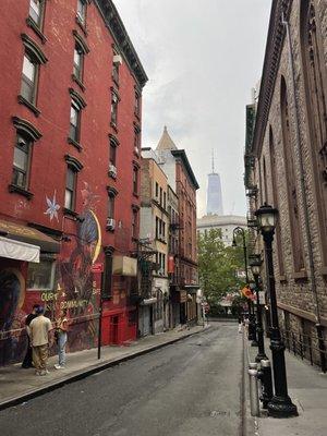 Side of the restaurant, fun murals and a good shot of WTC