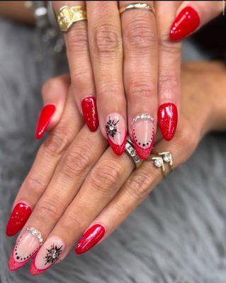 Christmas it's here let your nails show it !!! Acrilic set + designs