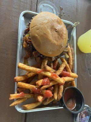 Icehouse burger & seasoned fries .. yummy!!