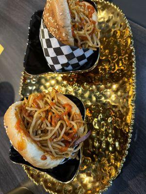 Noodles burger