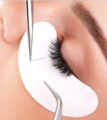 Classic eyelashes extensions.