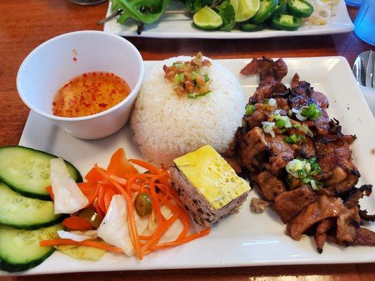 Grilled pork rice plate