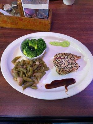 Seared Ahi Tuna, green beans and steamed broccoli