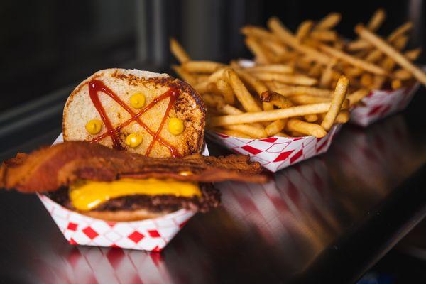 MacSabbath and fries
Photo: @gabehalvor