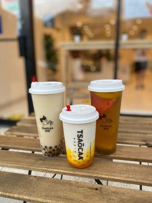 Milk Black Tea with Crystal Pearl and Bubble Mango Yogurt with Crystal Pearl Colorful Fruits Green Tea