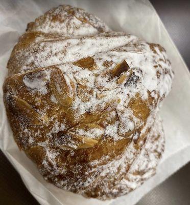 Croissant Chocolate with almonds