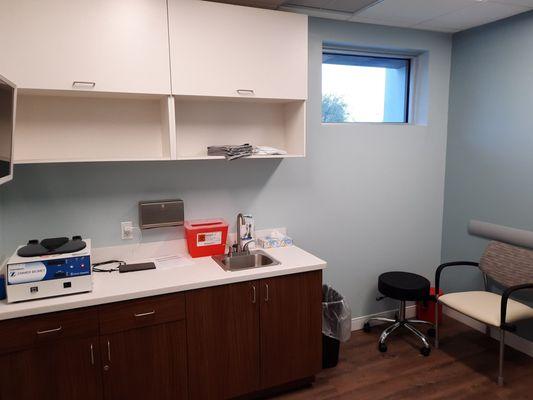 Toman Orthopedics - one of the many patient exam rooms