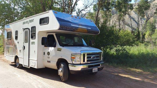 25ft Cruise America RV.  It performed well.