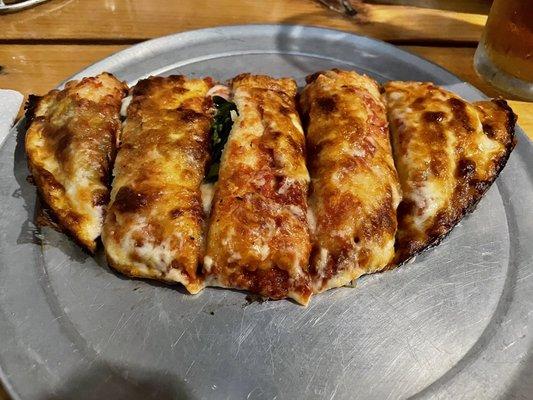 The Rocky Marciano. A pizza folded over and then baked with another layer of sauce and cheese. I got it with spinach. Absolutely amazing!