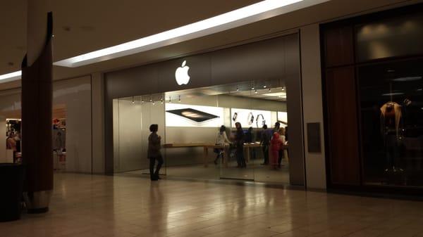 Apple Store in the Natick Mall