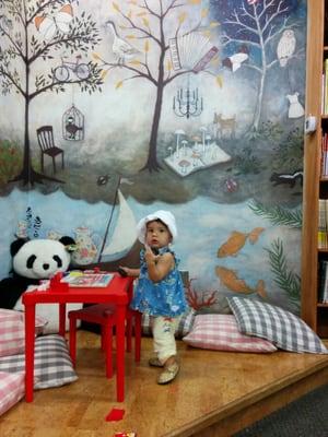 Great painted wall and children's corner.