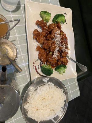 Sesame chicken with steamed rice