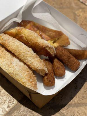 Crocetas and pastelitos