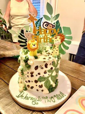 A "TWO Wild" animal themed birthday party cake!