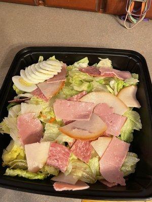 Chef salad no cheese carry out missing carrots