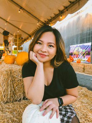 cute photo locations next to the pumpkins!