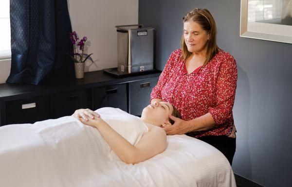 Marcie MT-20000 performing Biodynamic Craniosacral Therapy.