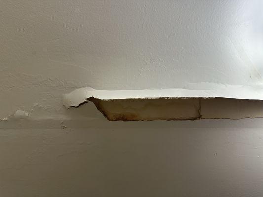 Black Mold in the ceiling, stay away!