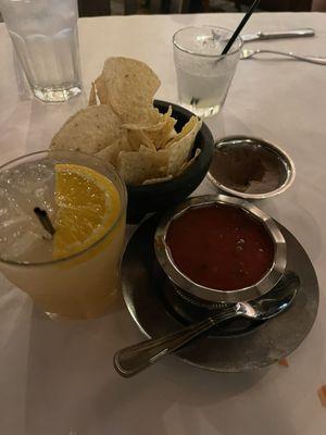 Ronnie's margarita, top shelf frozen margarita, chips and salsa with refried bean dip as well