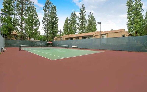 Tennis court at Redlands Park Apartments