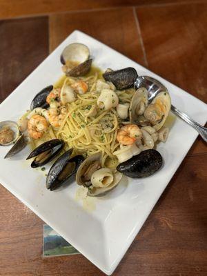 Linguini Sea Food(white souce).