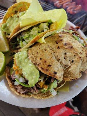 Tacos de Carne asada al carbon con tortillas echas a mano