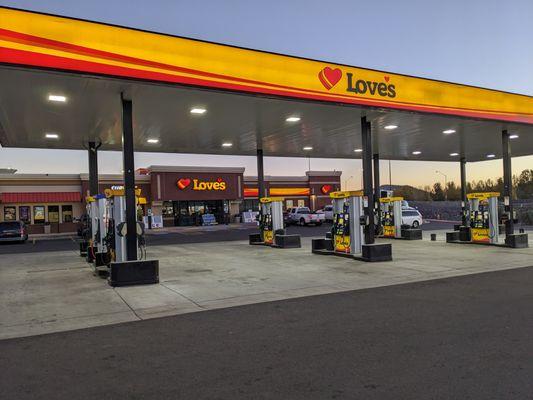 Love's Travel Stop, Williams