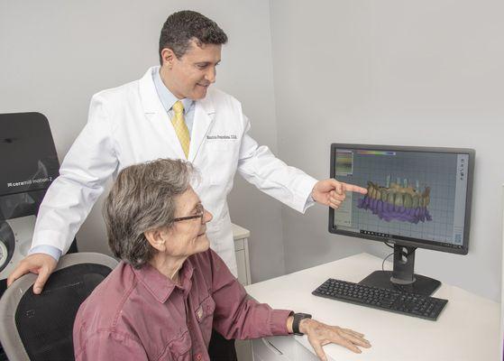 Dr. Fonrodona walking through a sim of an All-on-4 procedure with a patient.