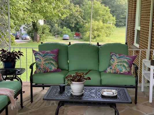 Bronze cast aluminum outdoor patio set!