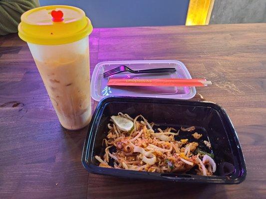 Pad Thai with chicken breast and Thai Iced Tea