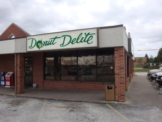 Donut Delite, serving the Quad Cities since 1979.