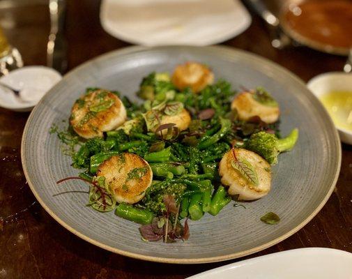 Seared scallops with celtuce, broccoli and yuzu vinaigrette, very nice.