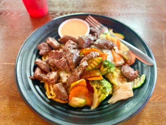 Steak hibachi with noodles and vegetables