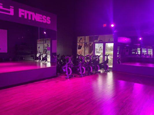 Fitness class room brings a great vibe for their different fitness classes: yoga, Zumba, Pilates & spin!