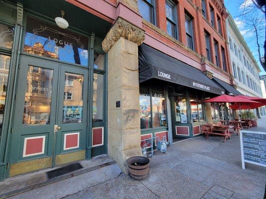 Entrance between Slow Bar and My Father's Place on Grand Ave