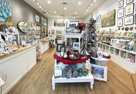 Discover unique, locally-made cards, gifts and fine art in our gallery and hundreds of moulding options for custom picture frames.