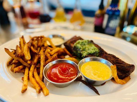 Traditional "Hanger" Steak Fritz with Bearnaise on the side. Sensational :)...