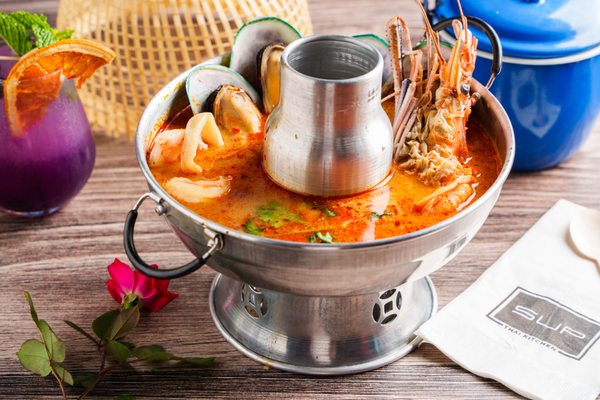 Tom yum hot pot