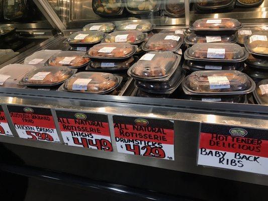 3/25/21 Nice, hot meals all pre-packaged. Starting two days ago, they re-opened the self -serve hot meal section as well.