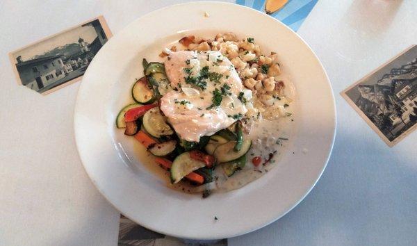 Tasty and nicely presented:  chicken in a wine sauce, vegetables, and spaetzle.