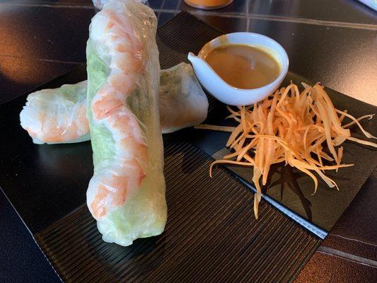 05. Vietnamese Spring Roll (2 pcs) - Zero taste and had to be drowned in the peanut sauce.