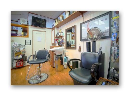 Beautiful salon and one of the best hairdressers in San Diego.