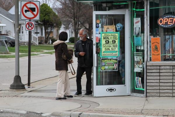 Tommy Chong welcoming a customer at his April 1, 2016 appearance at BDT Smoke Shop Hazel Park