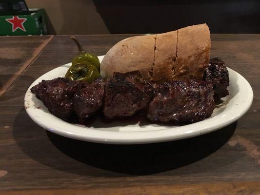 Steak tips, bread, pepper