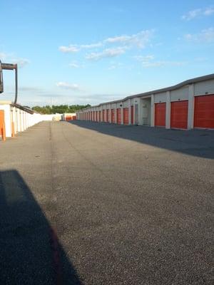 Wide open streets to easily maneuver into your storage unit..