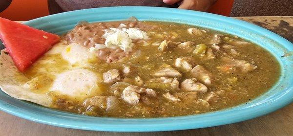 Chile verde con huevos y frijoles