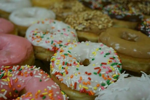 Maple, Strawberry, Vanilla, Chocolate. Peanuts, Coconut, Sprinkles/Jimmies, powdered & Cinnamon sugar & Jelly filled. LOTS of options.