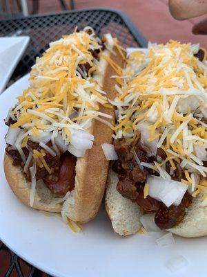 Chili hot dogs