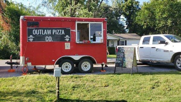 Outlaw Pizza Co.