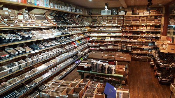 Walk-in humidor